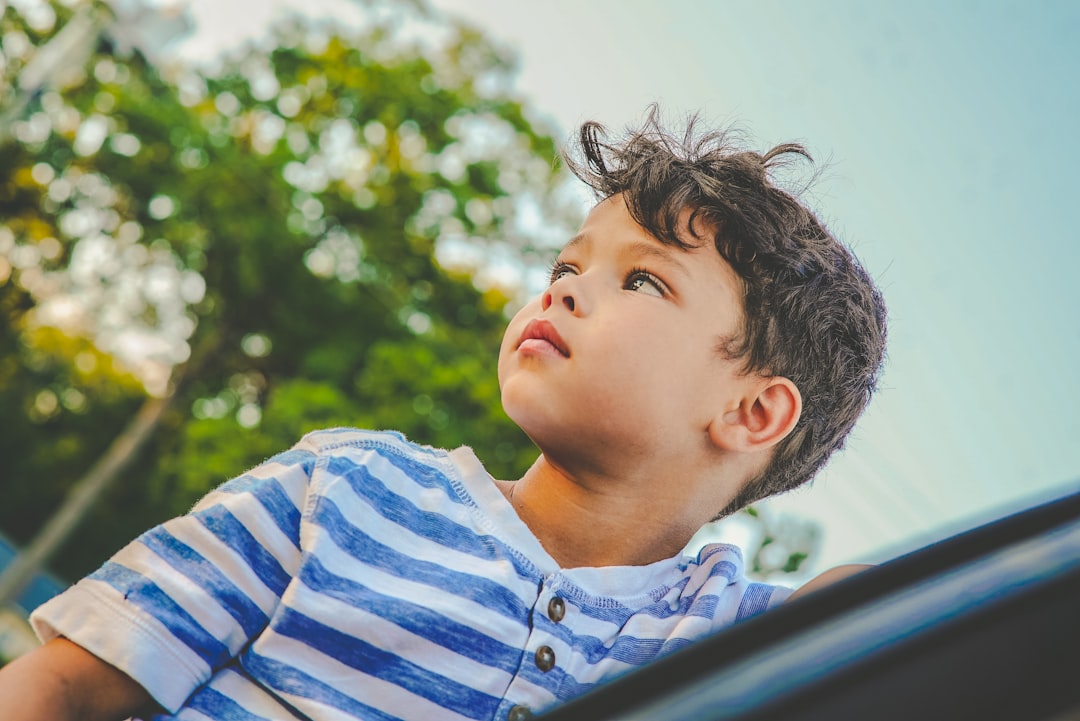 Autoestima infantil: 7 señales claras y qué hacer en cada etapa