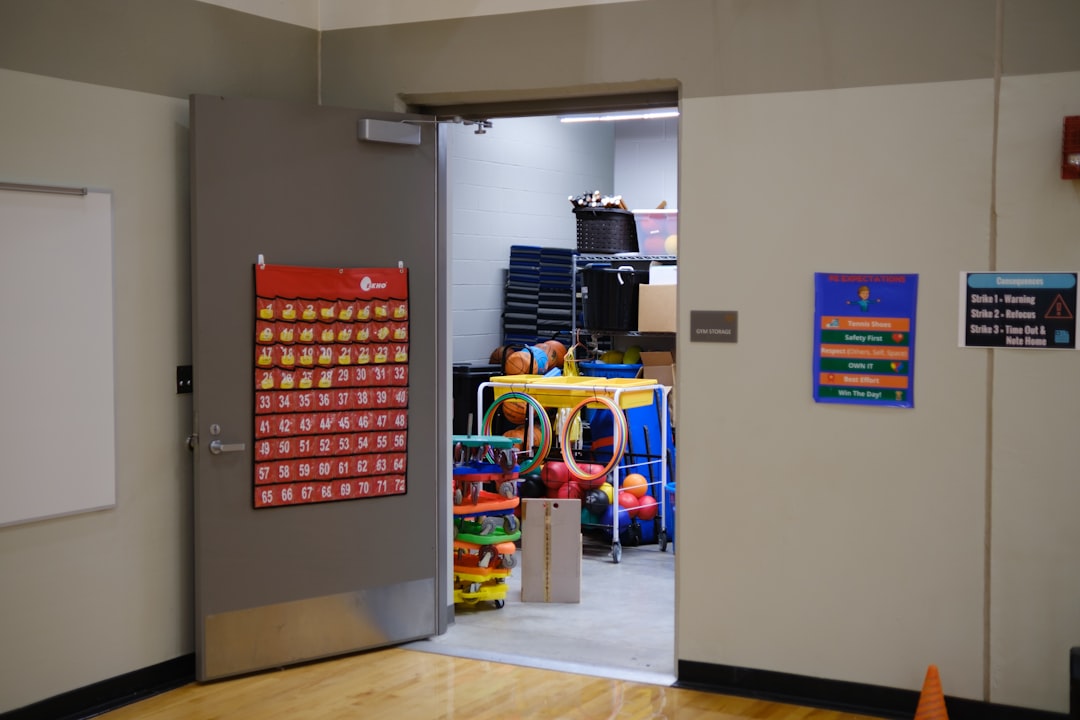desarrollo motor infantil - El aula Montessori facilita el movimiento y la elección.