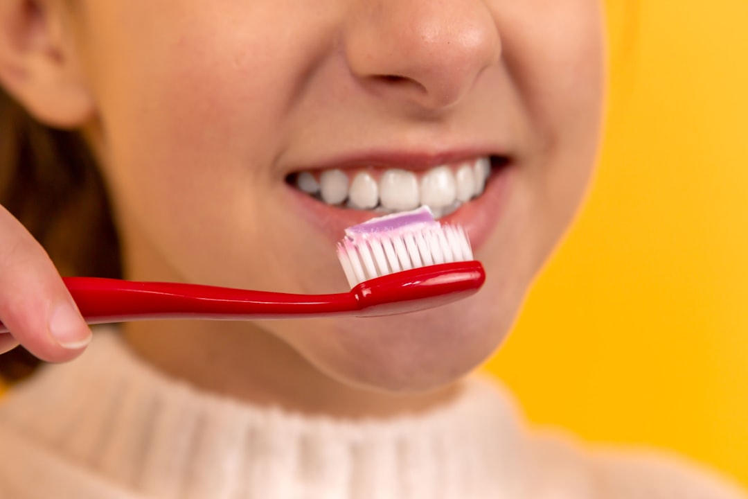cepillo dientes bebe - El primer diente marca el inicio de una rutina de cuidado sencilla.