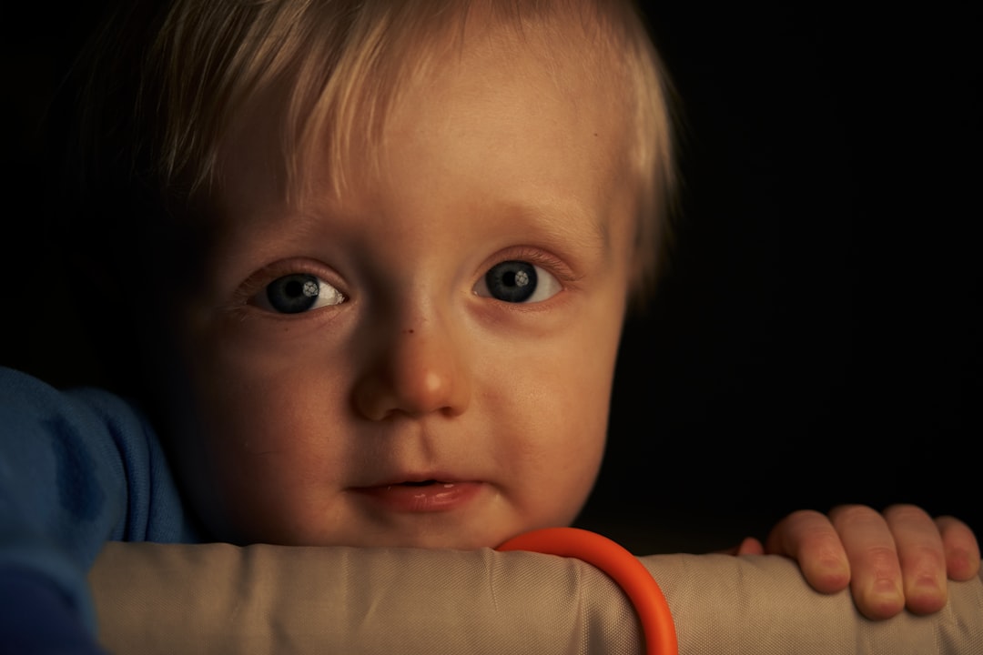 juguetes para bebés de 0 a 6 meses - Una anilla amplia invita al agarre y a la coordinación.
