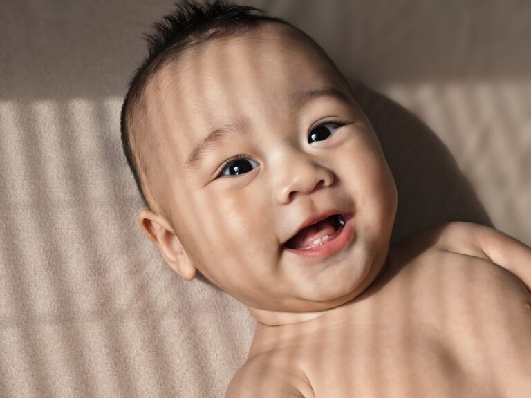 Wann bekommt mein Baby die ersten Zähne? Praktischer Ratgeber