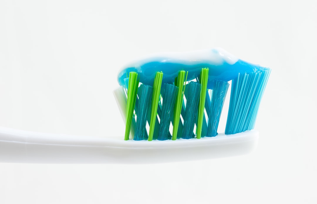 pasta de dientes bebe - Una cantidad mínima de dentífrico es suficiente para un bebé.