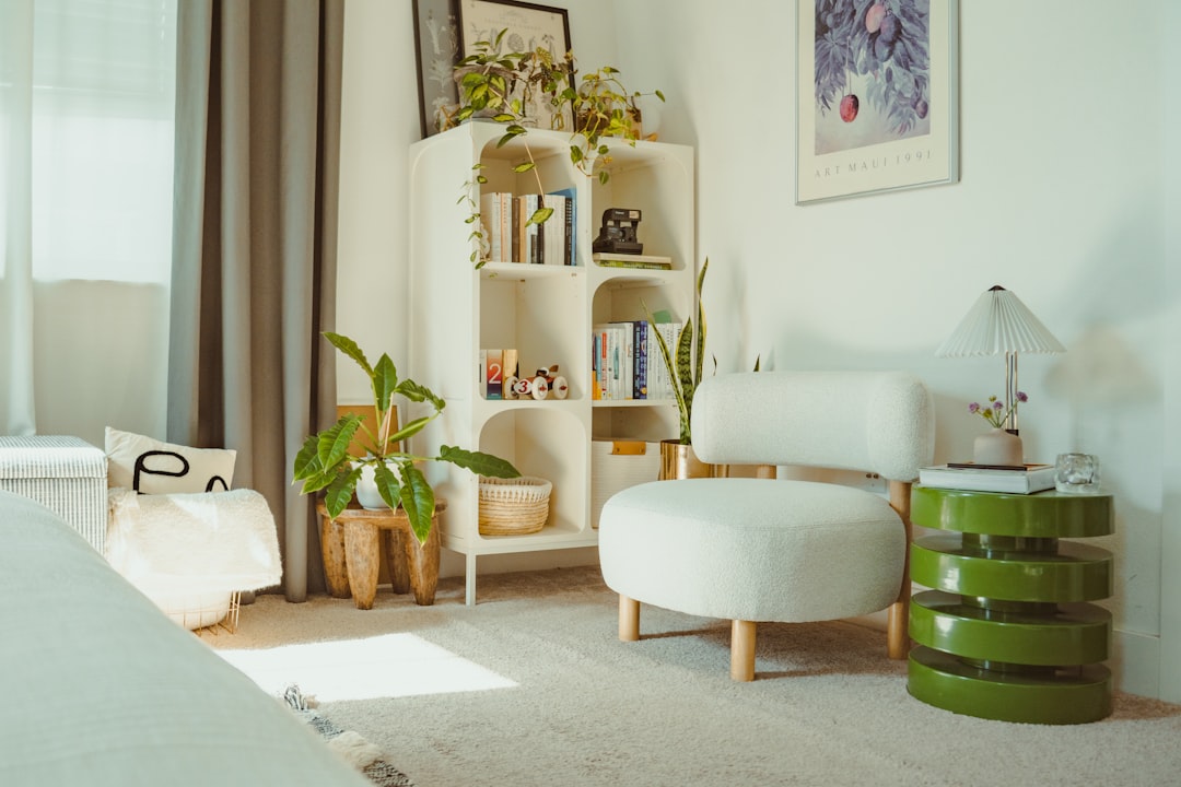 cama montessori nido - La habitación también educa cuando cada objeto tiene su lugar.