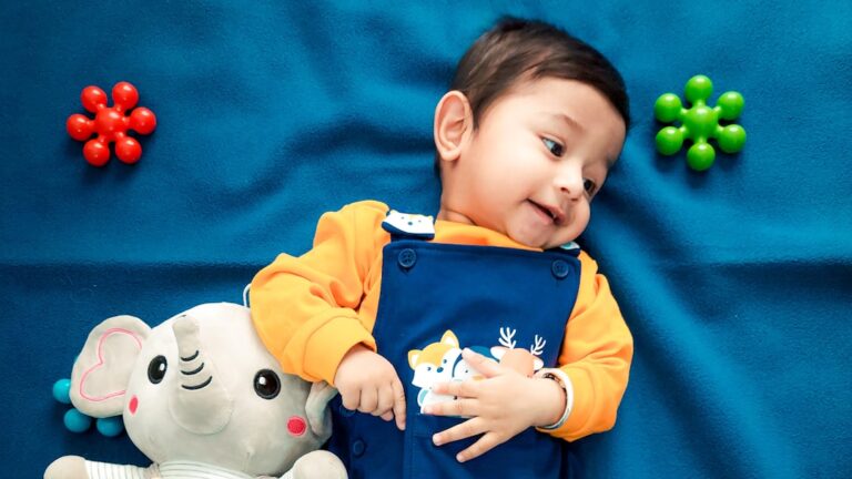 Montessori-Spielzeug ab 6 Monaten: sichere Ideen für Babys