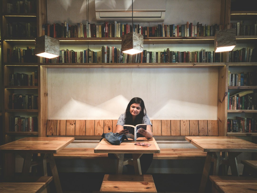 fotos del colegio - La biblioteca como espacio de lectura y descubrimiento.