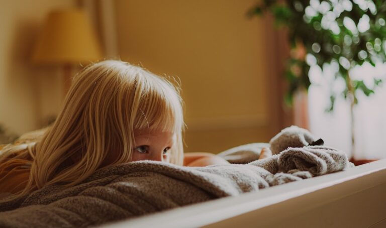 La disponibilidad del adulto ayuda al niño a recuperar la calma.