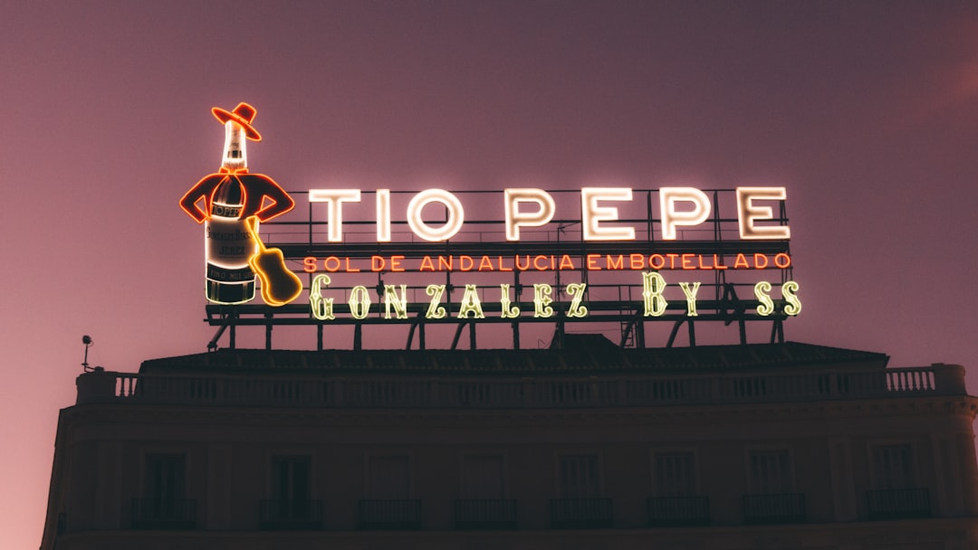 teoría del apego - La exploración crece cuando el ambiente ofrece seguridad y orden.