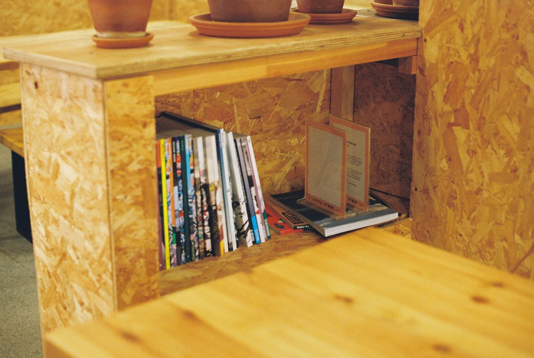 libros crianza - Un rincón accesible ayuda a que los niños escojan y cuiden sus libros.