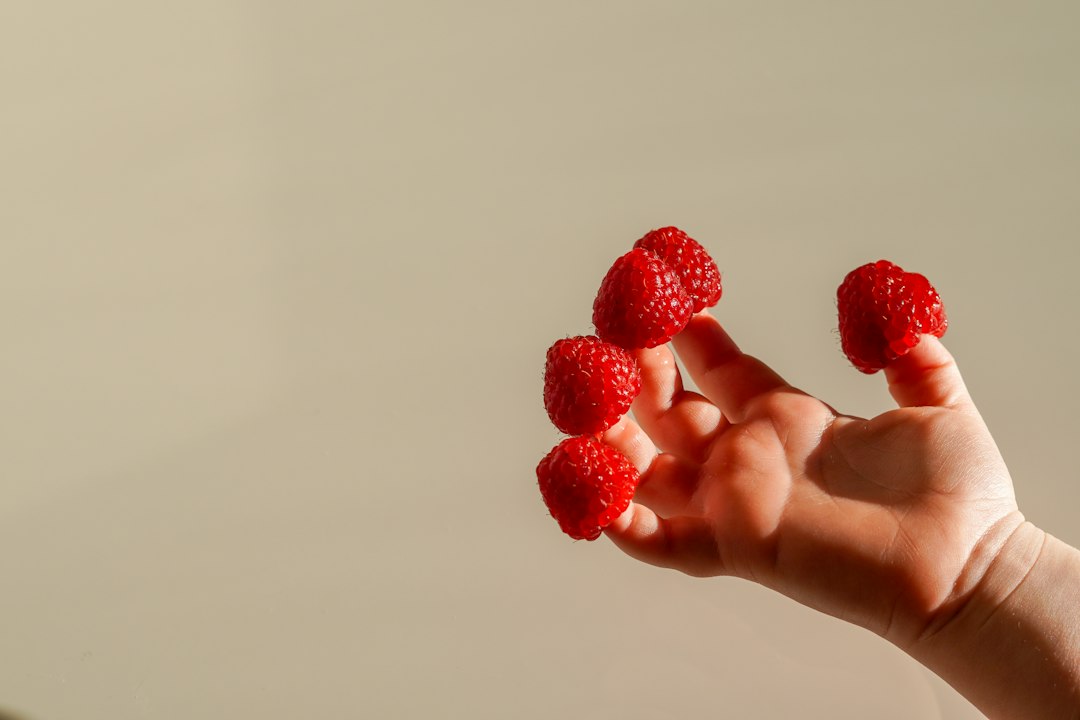 tabla de alimentos para bebés de 6 meses - Las piezas blandas permiten practicar el agarre con supervisión.