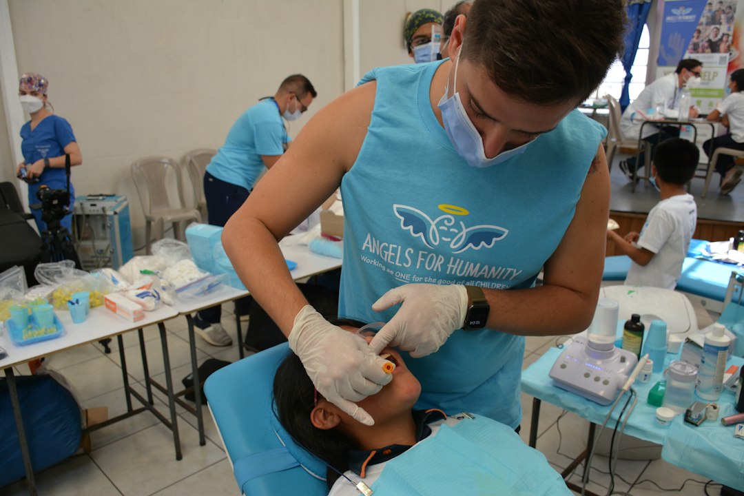 radiografia dientes bebe - Explicar cada paso ayuda al niño a colaborar durante la consulta.