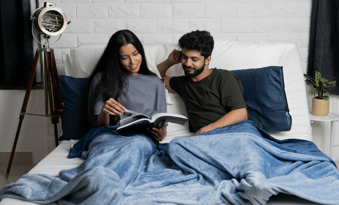 historias breves para dormir - La lectura compartida ayuda a cerrar el día con calma en familia.