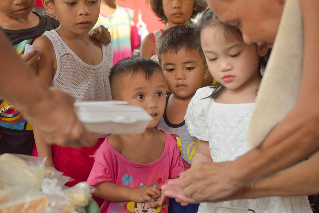 introducción de alimentos sólidos - Un ambiente preparado acompaña la autonomía infantil desde los primeros años.