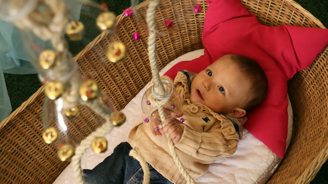 material sensorial para bebés - Leer juntos sobre Montessori ayuda a entender qué necesita tu hijo en cada etapa
